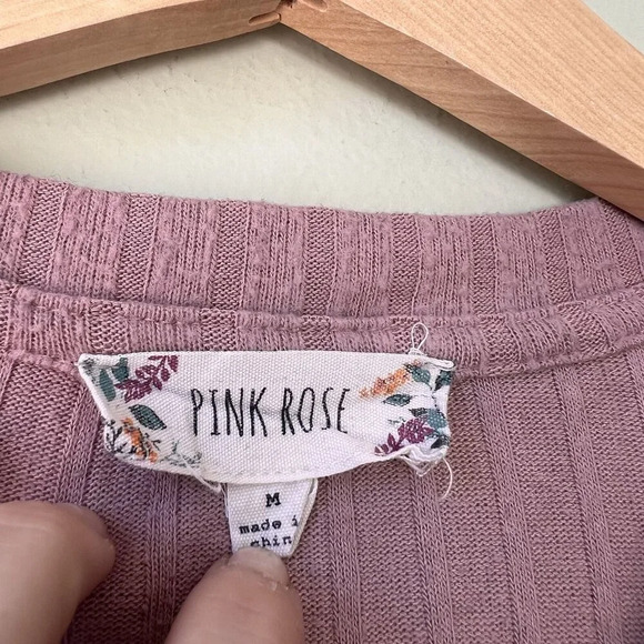 Pink Rose Womens Ribbed Knit V-Neck Sweater Medium‎ Mauve Long Sleeve Top - Picture 2 of 2